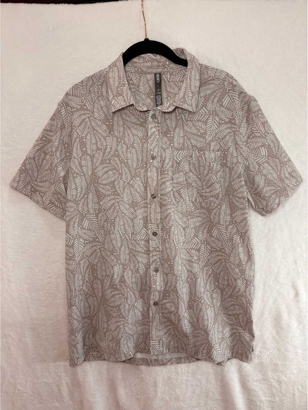 Vuori Bridge Button Down Shirt Men’s L Mauve Taupe Leaf Print V184
